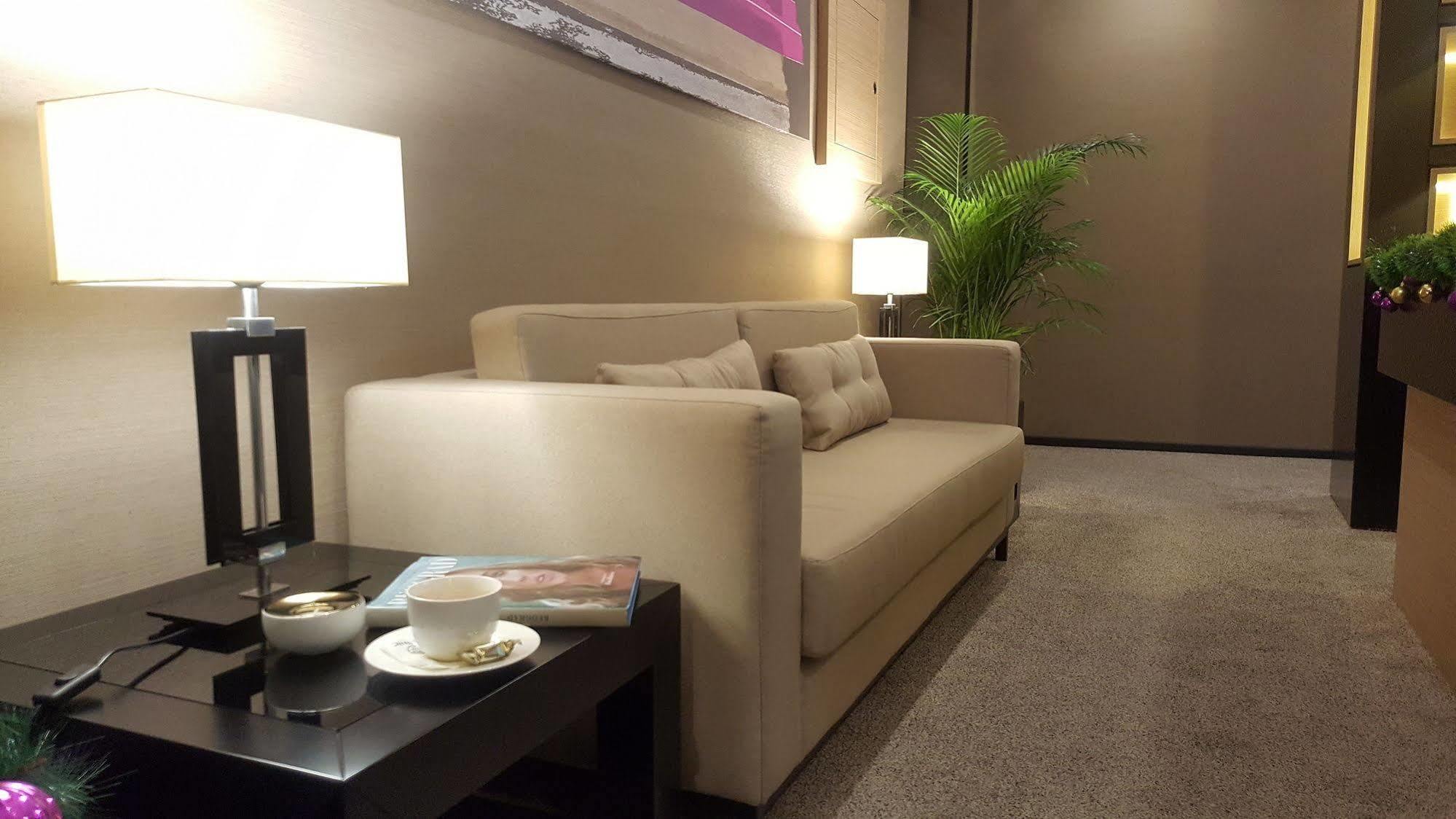 Dominic Smart & Luxury - Republic Square 4*
