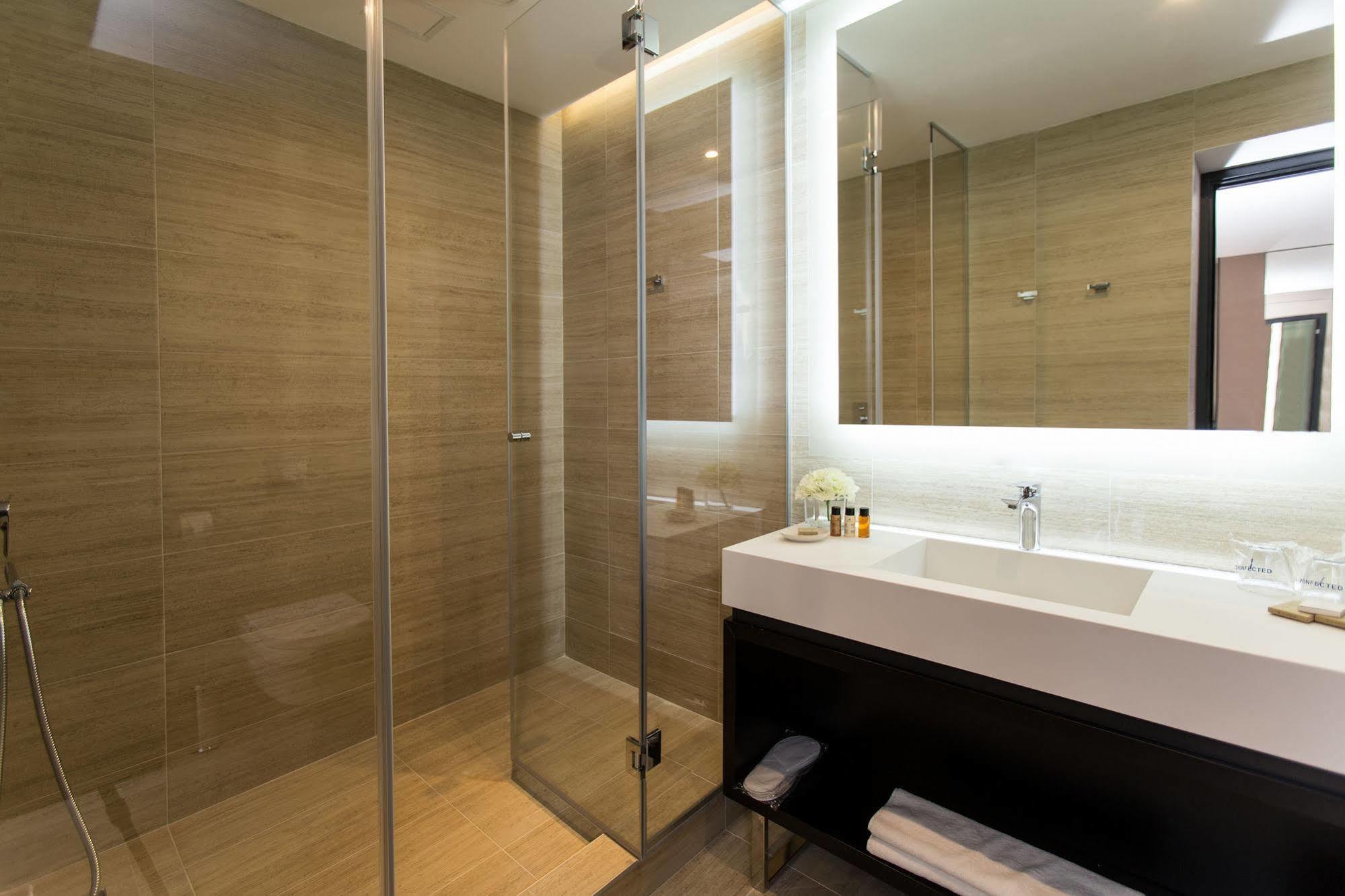 Dominic Smart & Luxury - Republic Square 4*