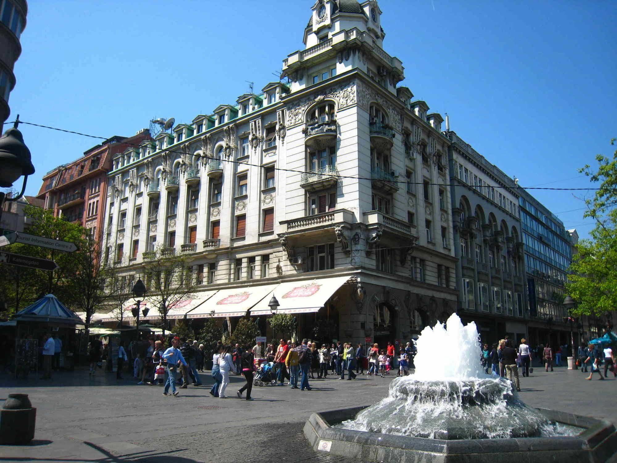 Dominic Smart & Luxury - Republic Square Pensiune 4*
