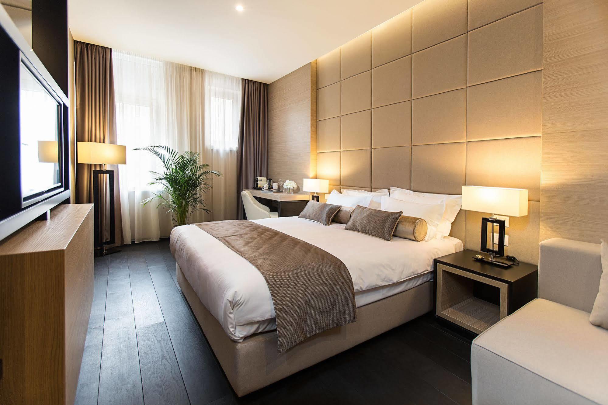 Dominic Smart & Luxury - Republic Square