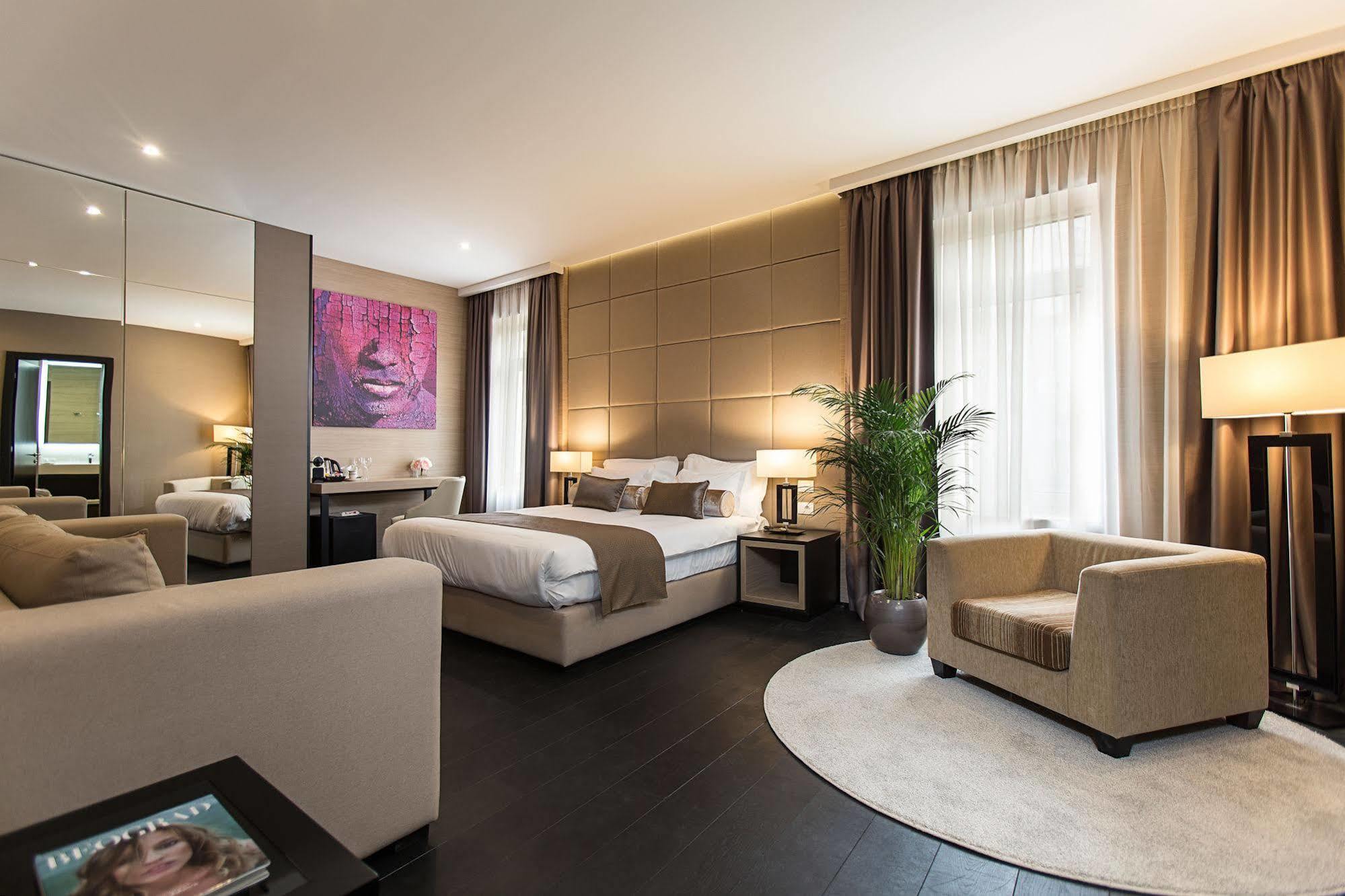Dominic Smart & Luxury - Republic Square Belgrad