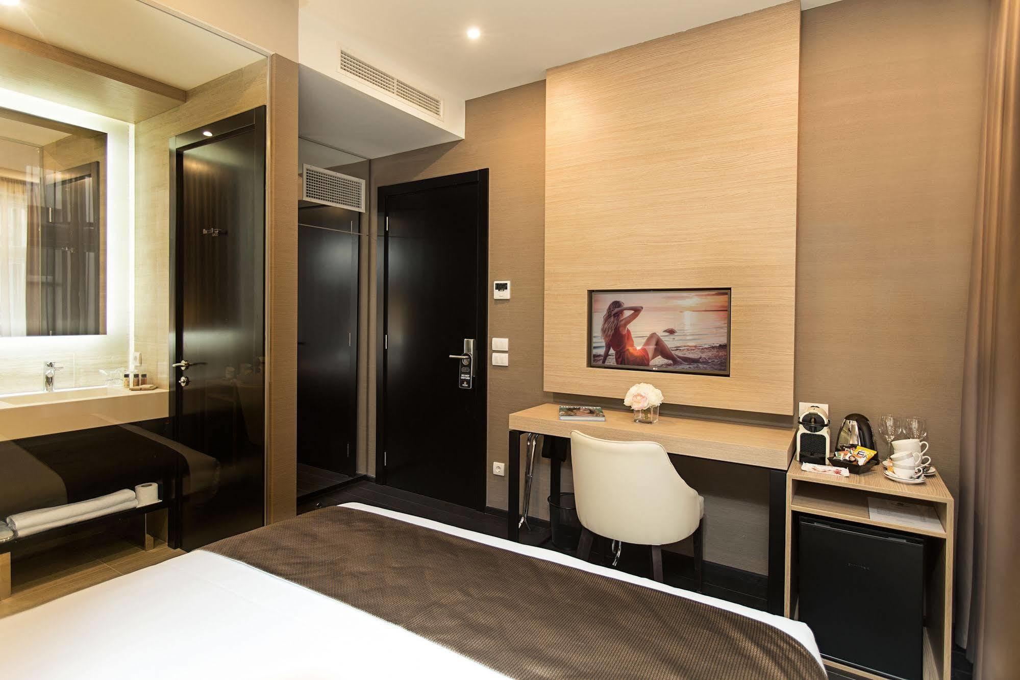 Dominic Smart & Luxury - Republic Square 4*