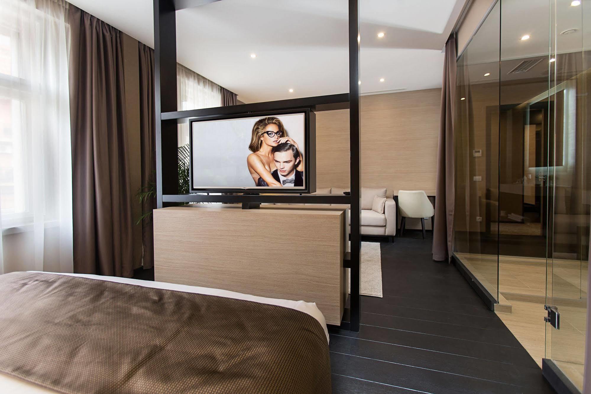 Pensiune Dominic Smart & Luxury - Republic Square 4*